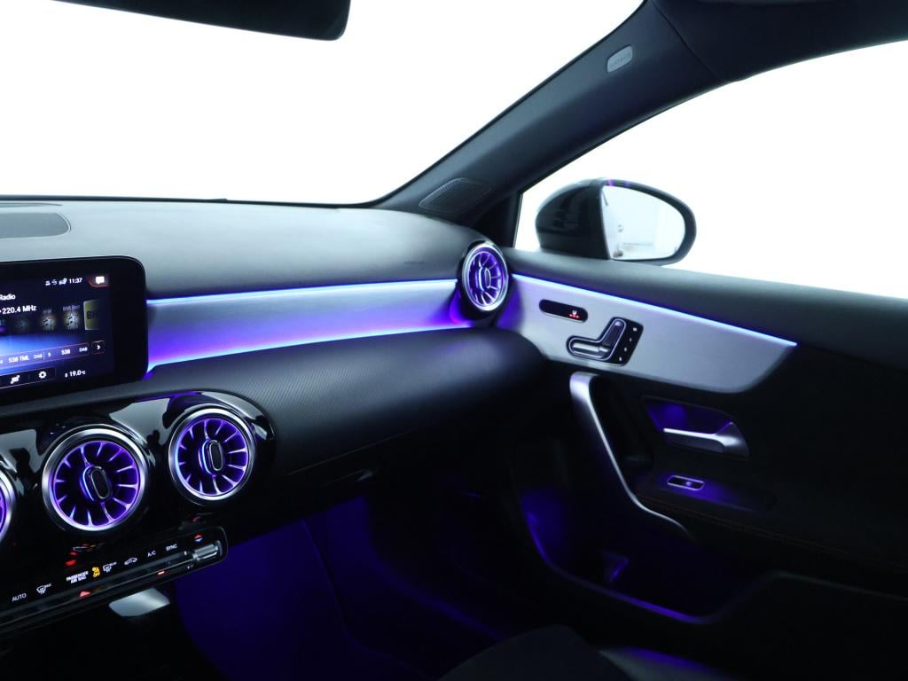 Mercedes-Benz A-Klasse 180 business solution amg | panoramadak | memory pak