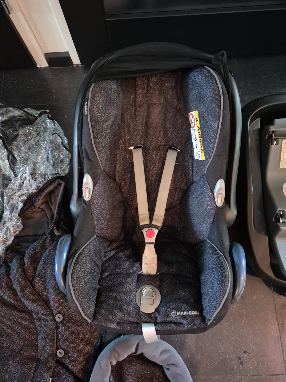 Complete Maxi-Cosi meegroei set(0-4jaar)+ familyfix base