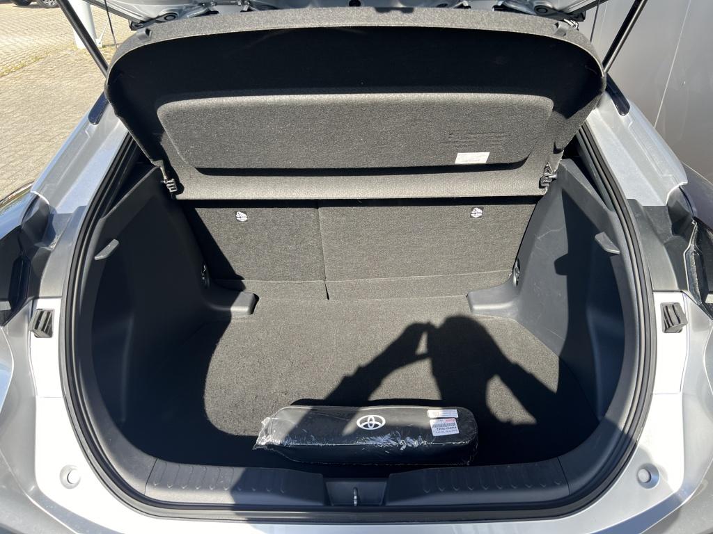 Toyota C-hr 1.8 hybrid 140 dyn