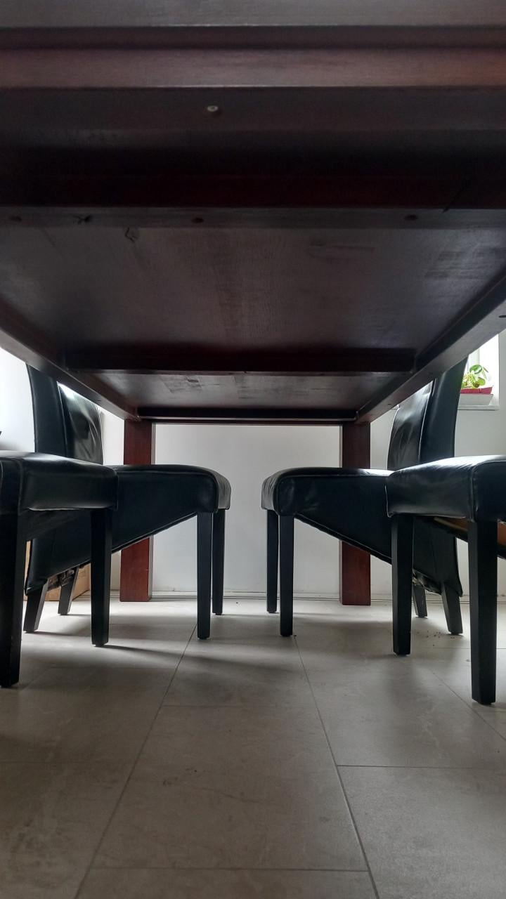Grote gezellige hardhouten tafel, gratis