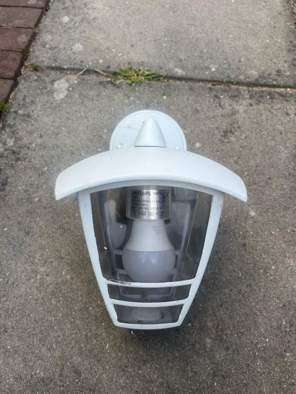 Witte buitenlamp van Philips