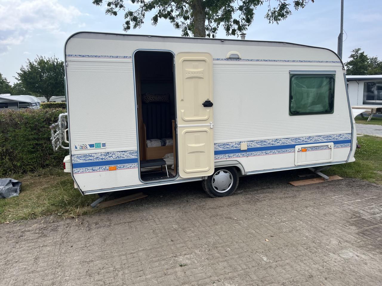 Adria caravan 5004 (met grote voortent)