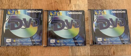 DRIE BESCHRIJFBARE DVD. GRATIS