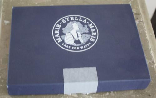 Nieuw, doosje opengemaakt voor de foto's