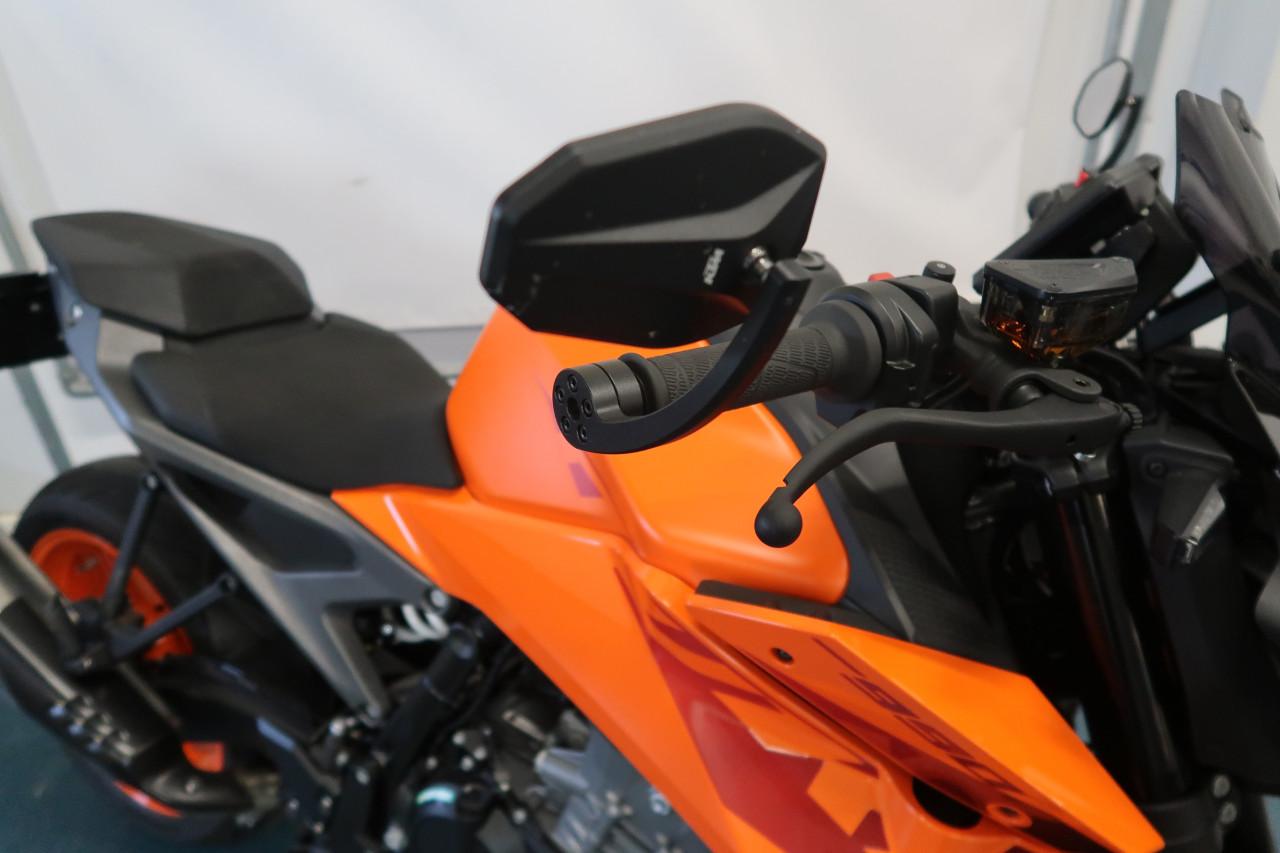 KTM 990 Duke 2024 in nieuwstaat slecht 1900km