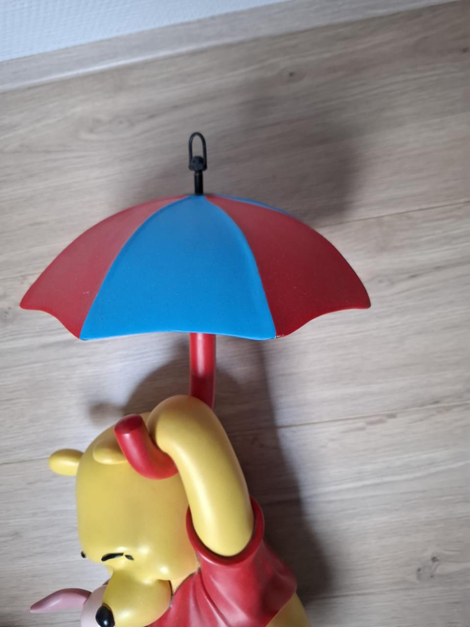 Winnie de Pooh hangend aan plafond
