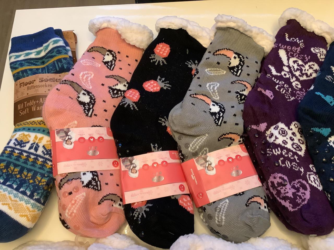 Partij heerlijk warme dames fluffy huissokken. ( partij 9)