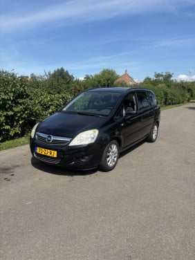 Opel Zafira met apk!