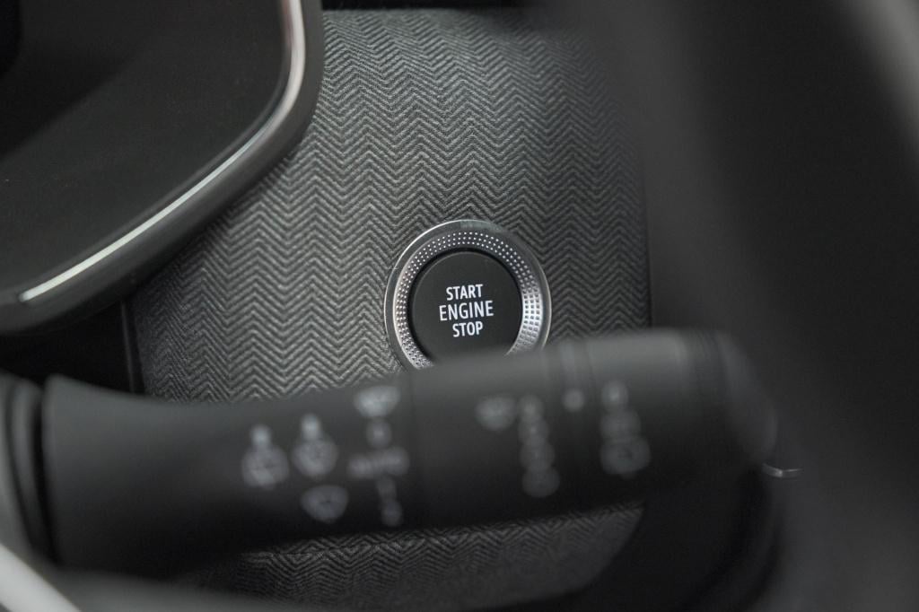 Renault Clio tce 90 techno | 360 camera | adaptieve cruise control | 9.3 in