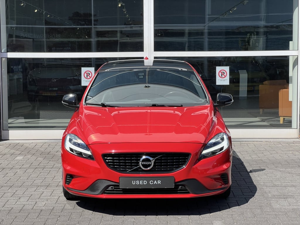 Volvo V40 t4 190pk r-design business| panodak| trekhaak| camera| leder