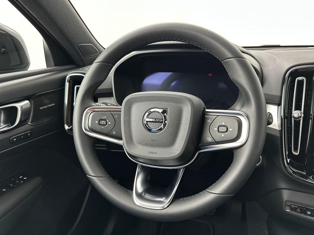 Volvo XC40 b4 197pk plus dark| 360camera| trekhaak| adap.cruise| h&k audio