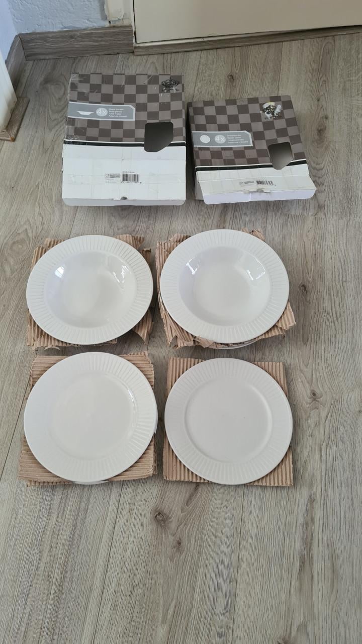 Nieuw in doos Set 4X diepe borden-4X onbijtborden