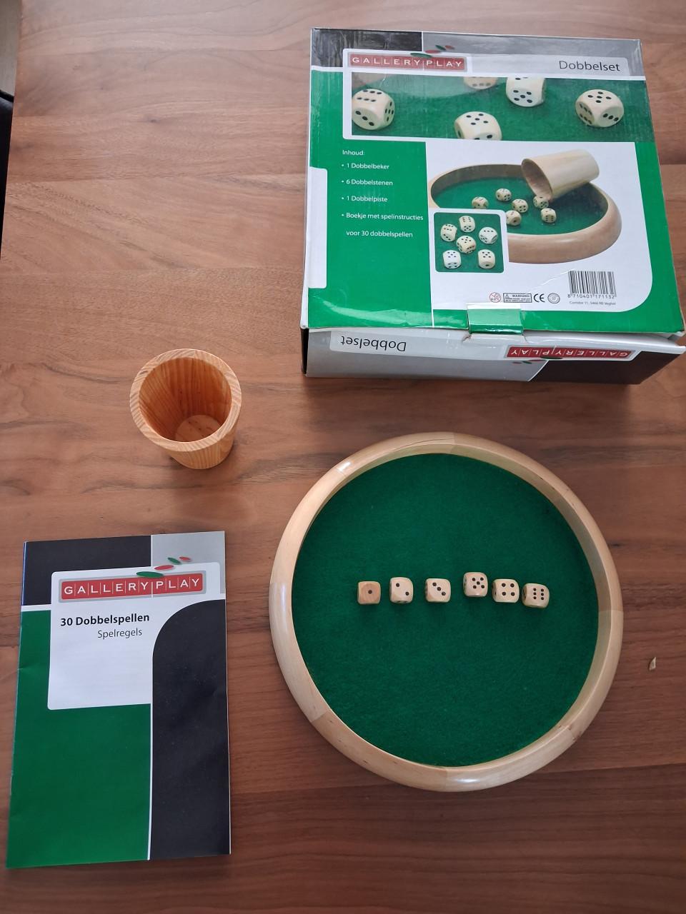 Dobbelset met spelregelboekje