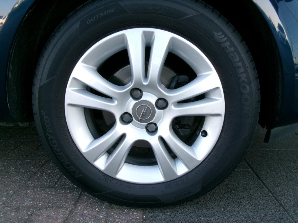 Opel Corsa 1.2-16v airco, cruise-control, trekhaak 5-drs