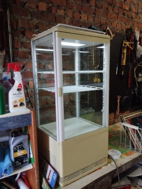 Vitrine koelkastje