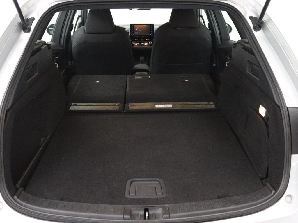 Toyota Corolla Touring Sports 2.0 hybrid style limited camera | trekhaak | 