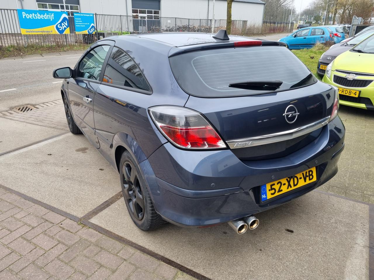 Opel Astra GTC 1.6 Edition