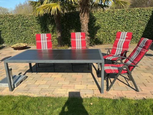 Tuintafel en 4 stoelen