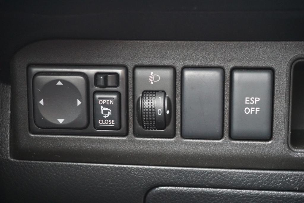 Nissan Note 1.6 tekna airco / navi / cruise / parkeersens. / trekhaak / eek