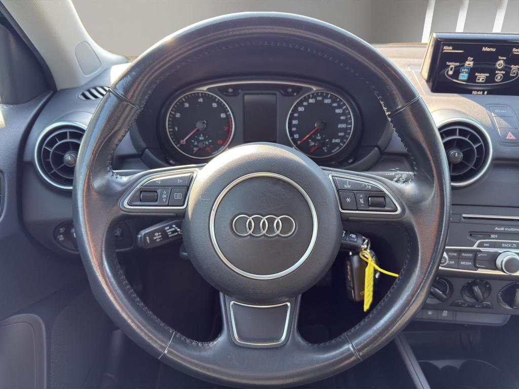 Audi A1 Sportback 1.0 tfsi s-line exterieur 5drs | navigatie | 17"| airco |