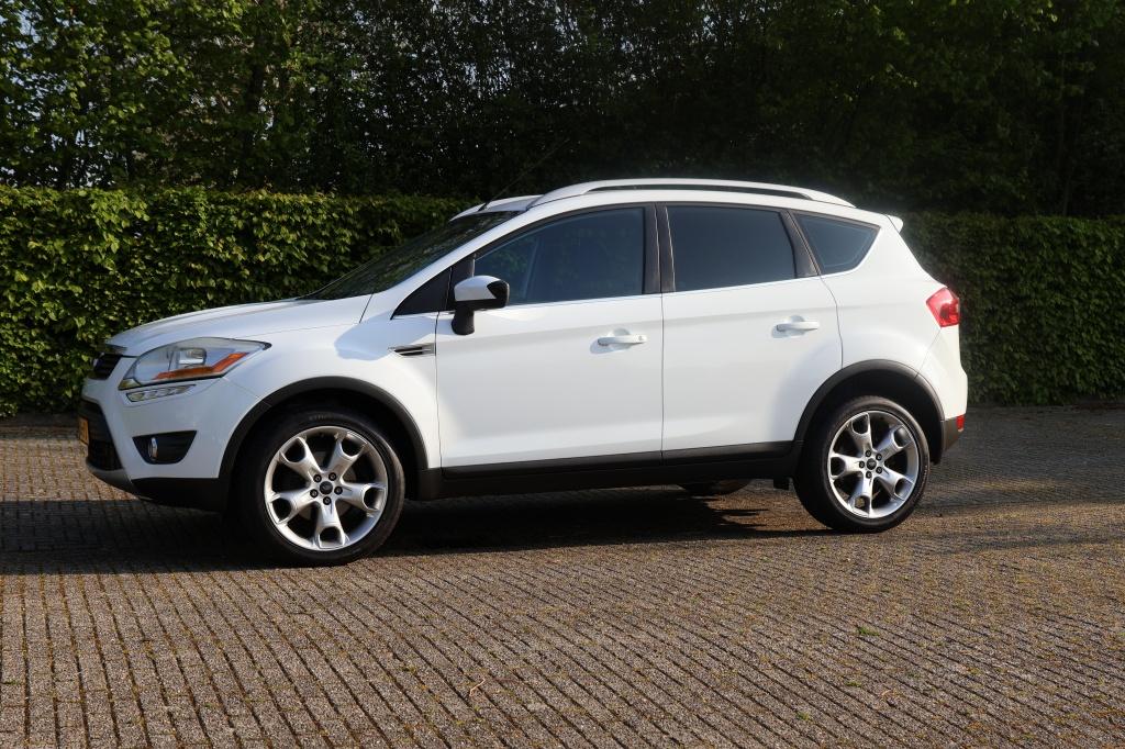 Ford Kuga 2.5 20v titanium|trekhaak|12 maanden bovag garantie|volledig rij