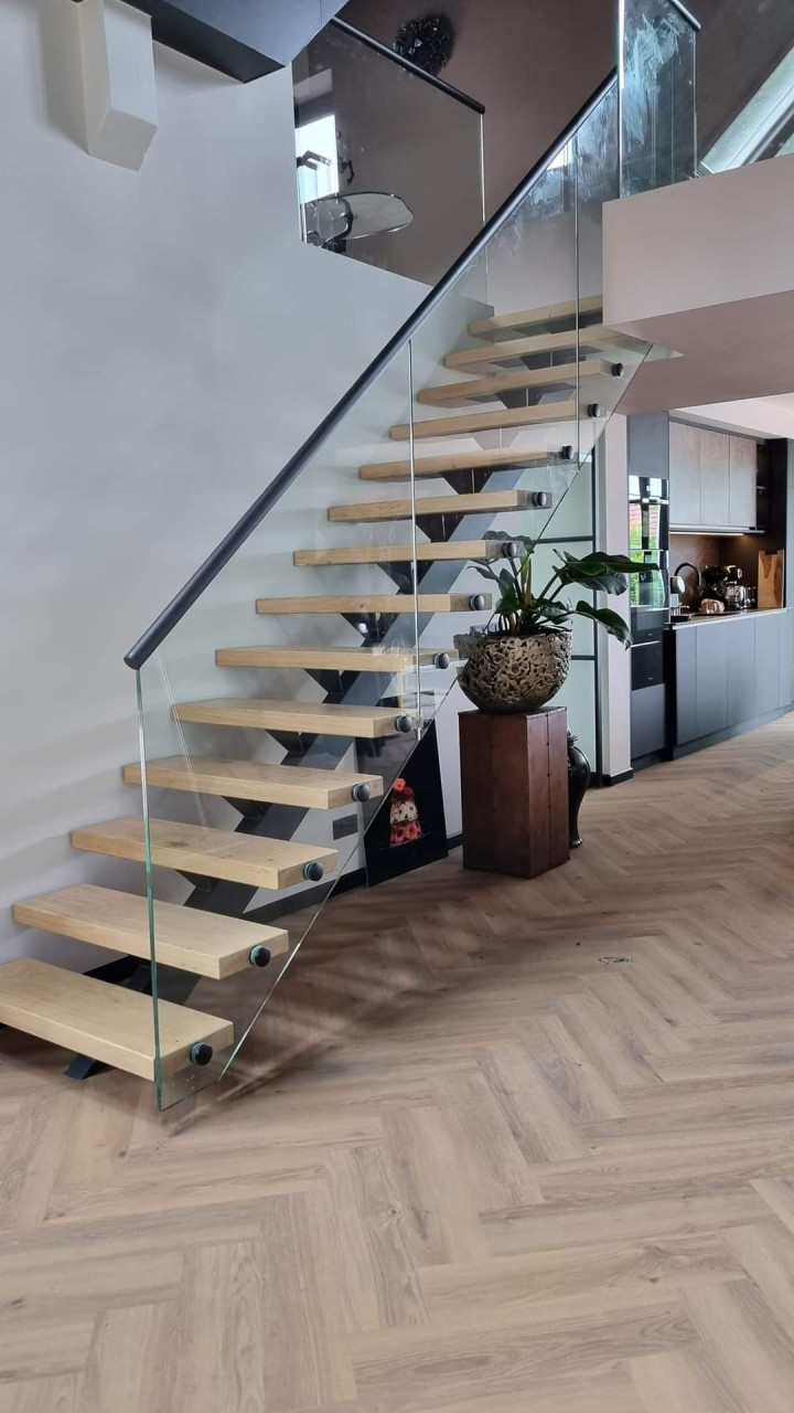 Rechte trappen op maat – stijlvol, stevig & veelzijdig!