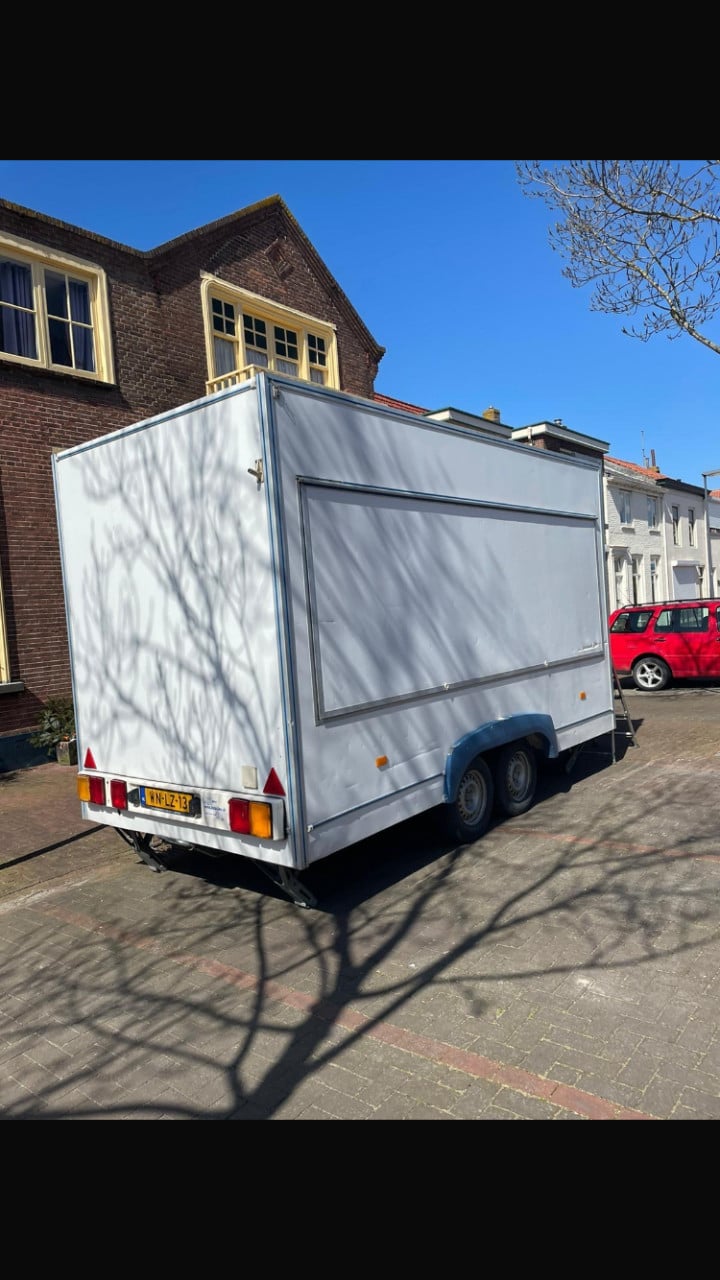 Foodtruck / Frietkar / Verkoopwagen / Snackwagen