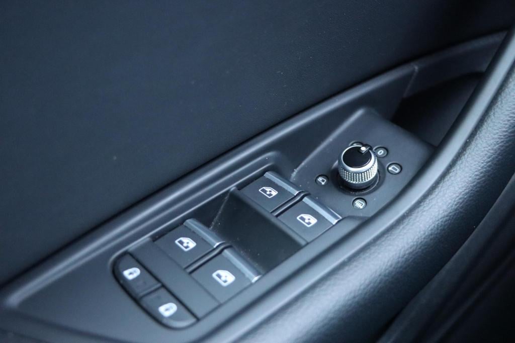 Audi A4 avant 40 tfsi s edition competition 204pk s tronic