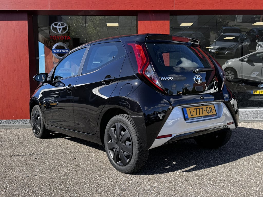 Toyota Aygo 1.0 vvt-i x-play | airco | radio | bluetooth | camera