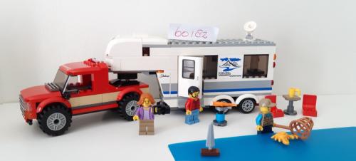 Lego 60182: Pick-uptruck en caravan met 3 figuren