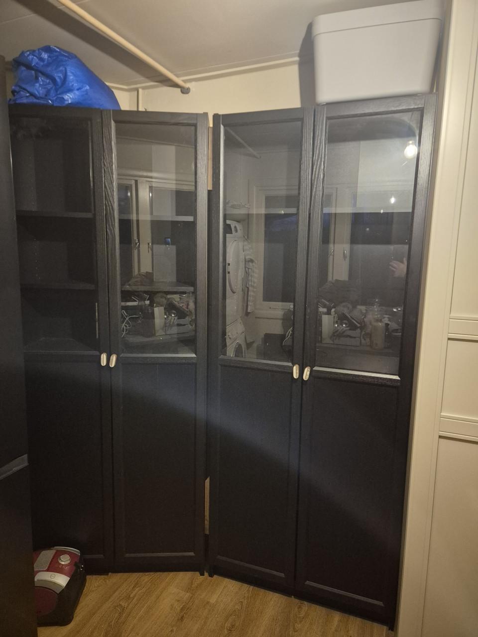 Zwarte servies kasten