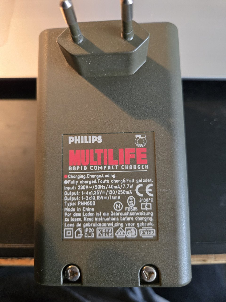 Batterijoplader Philips multilife incl. 12 oplaadbare batte rijen