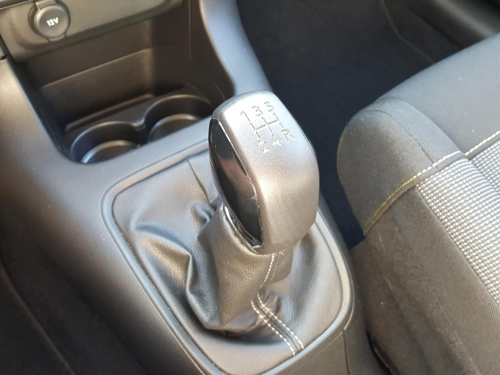 Citroen C3 1.2 puretech 83pk s&s plus navigatie | cruise & climate control 