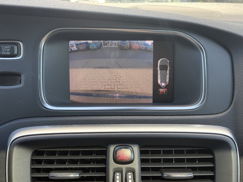 Volvo V40 t3 153pk aut6 polar+ sport| panodak| camera| h&k sound| keyless|