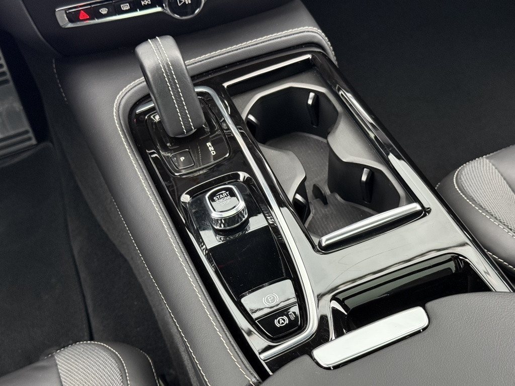 Volvo V60 t8 390pk recharge r-design| panodak| adap.cruise| trekhaak| came