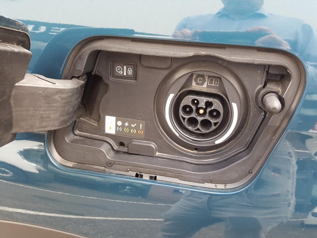 Peugeot 3008 1.6 plug-in hybrid 225pk allure pack business automaat navigat
