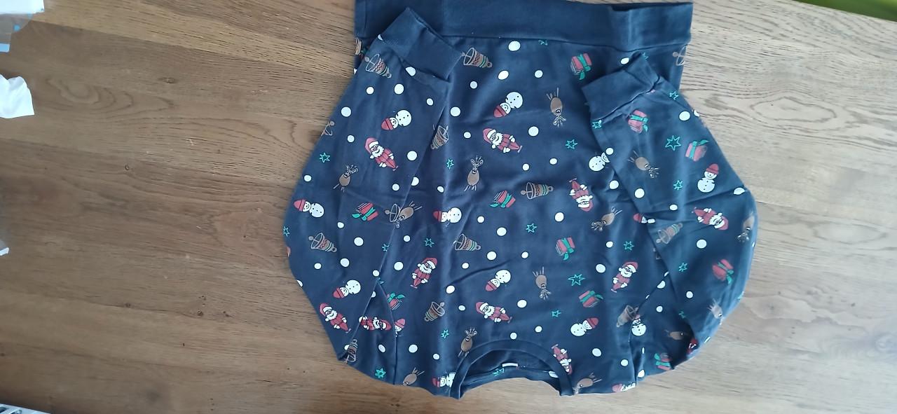 Kersttrui 2x 122-128 en 134-140