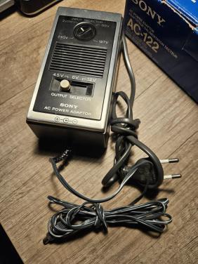 Mooie vintage Sony AC 122 power adapter zgan nog in de doos