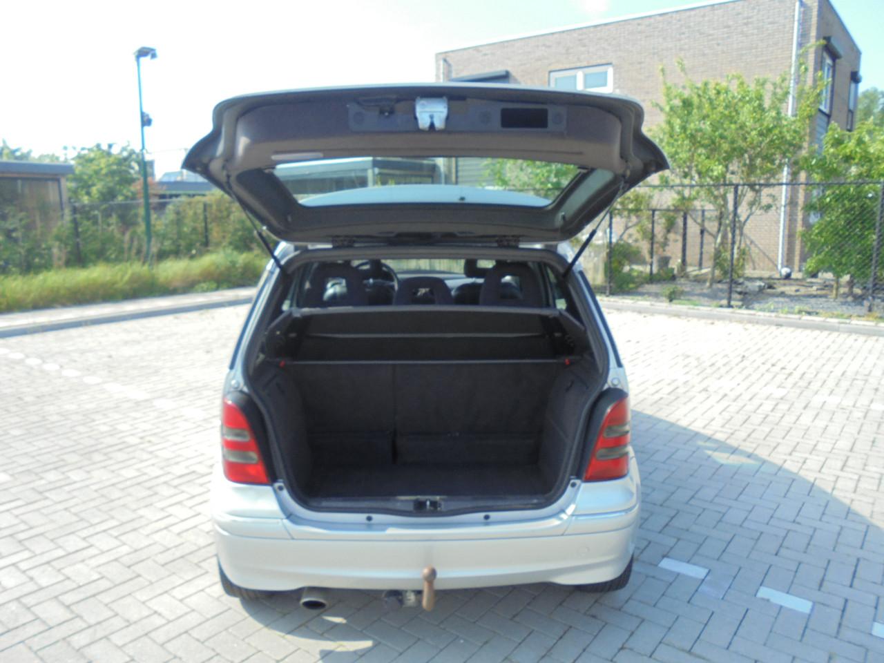A 190 lang 92 Kw ( 125 Pk )Apk en 141.840 kilometer met N.A.P nette auto