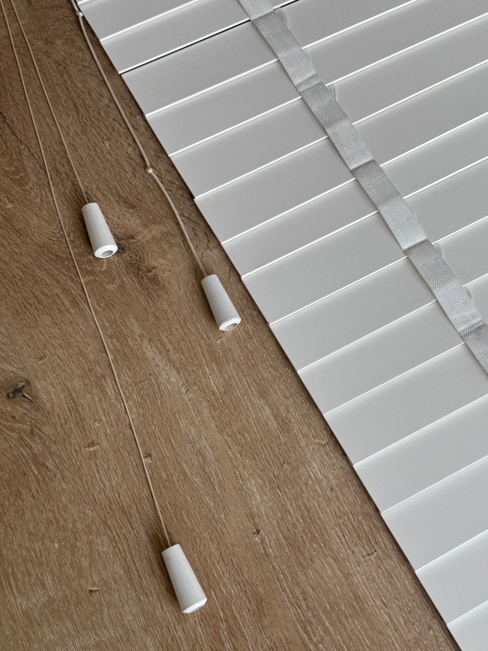 Houten jaloezie VENETA Harmony snow white,  brede lamellen