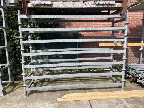 Stalen stapelrek 7x, afmeting : 270x80cm