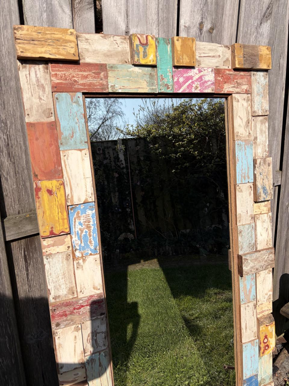 Spiegel met teakhouten rand