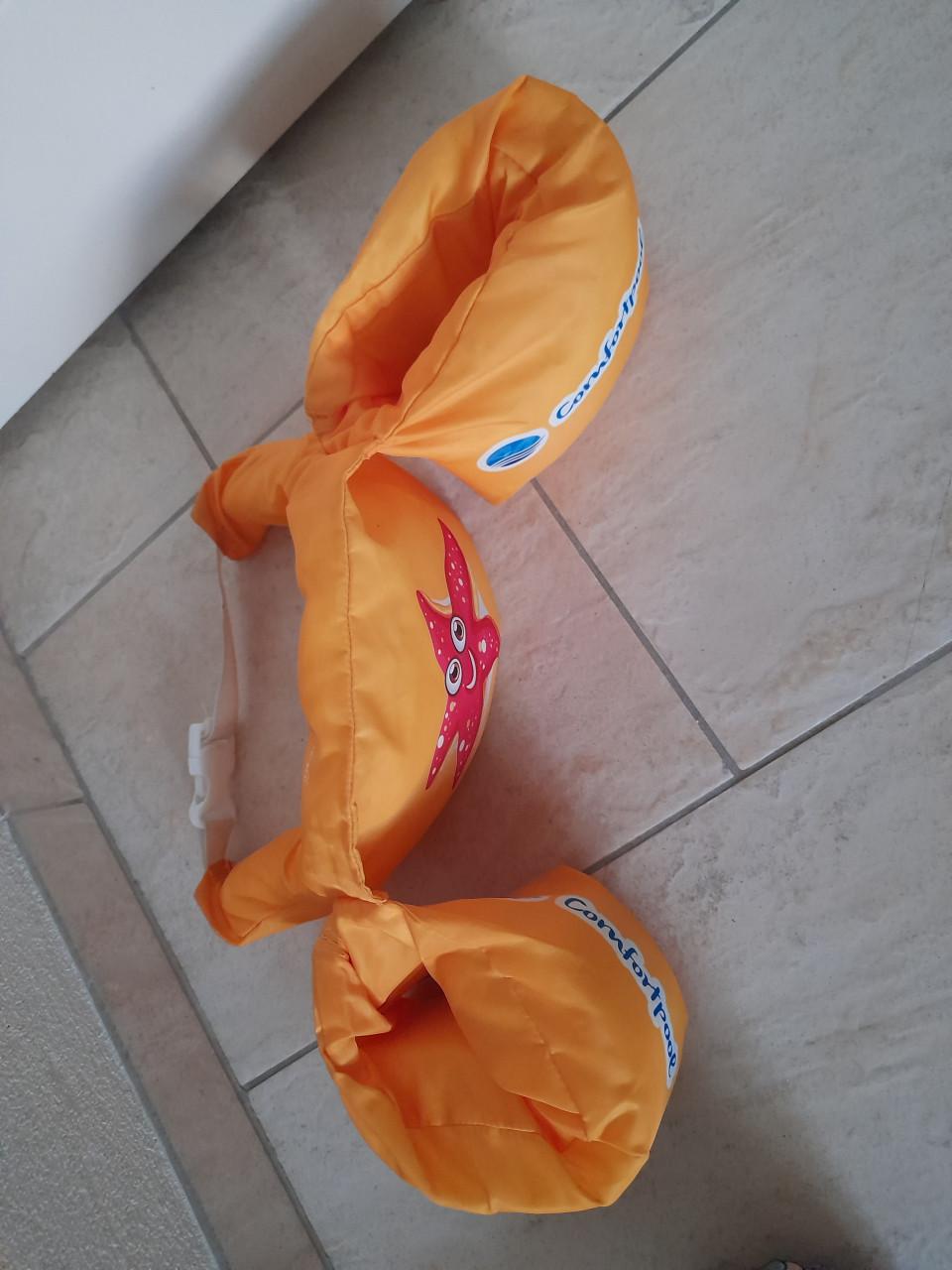2 x Puddle Jumper  (in goede nette staat)  €10 per stuk