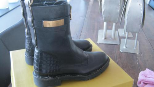NIEUW LAARZEN LEER MAAT 37 VOOR 40 EURO