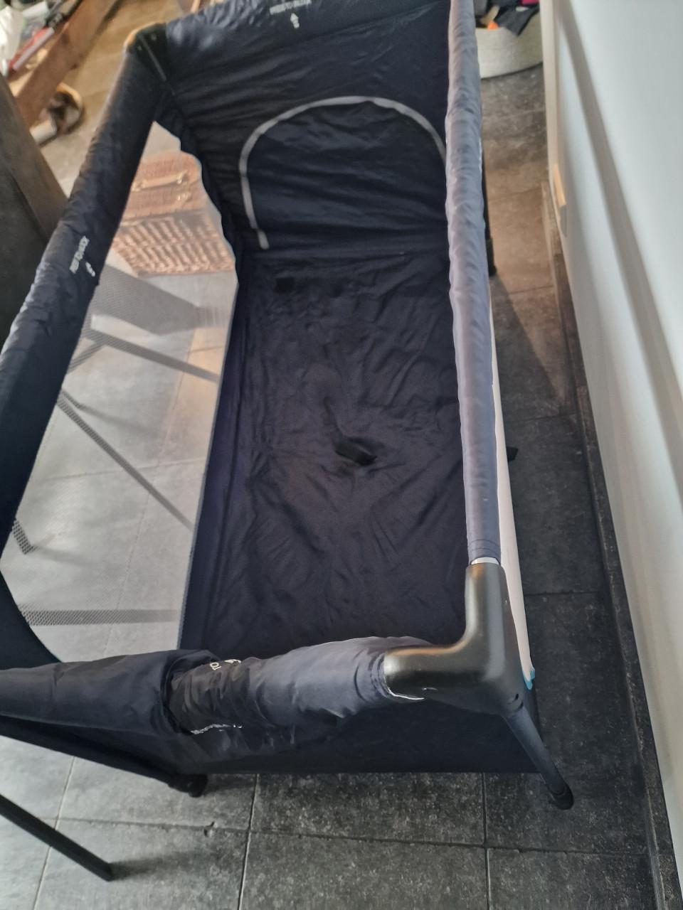 Opvouwbaar campingbedje