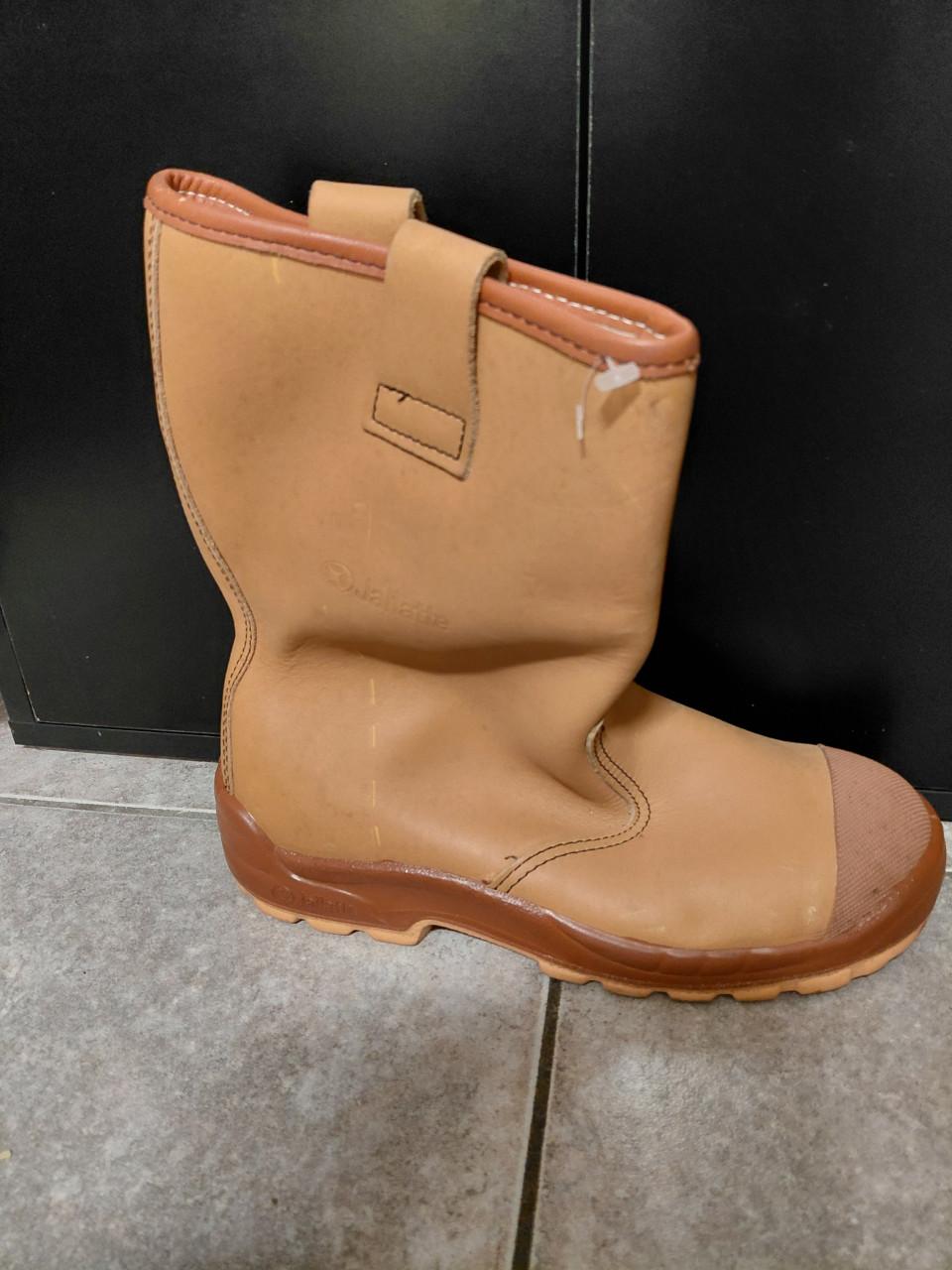 Jalatte werklaarzen gevoerd