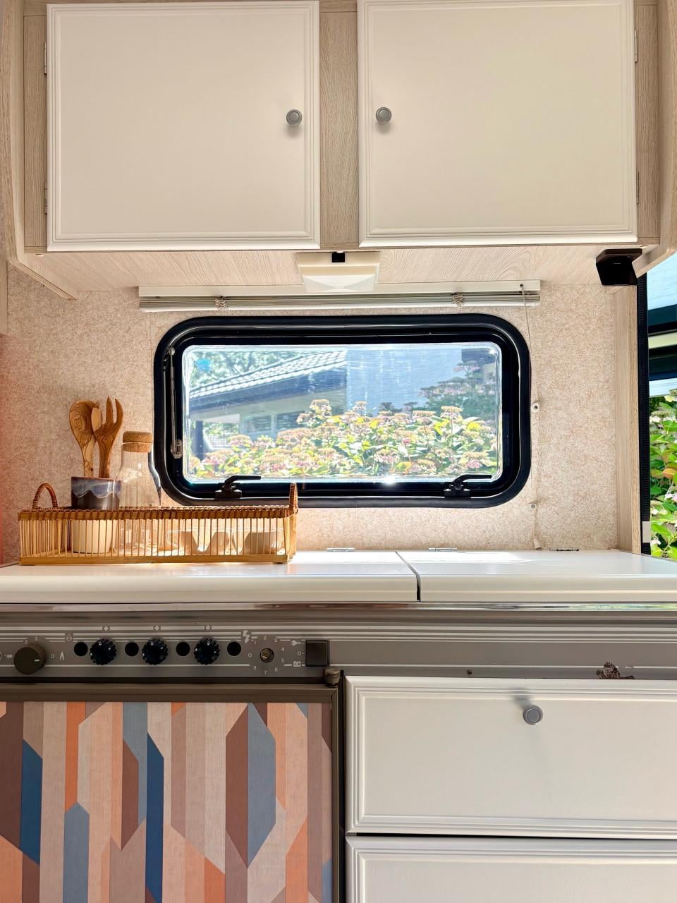 Mooie 4 persoons lichtgewicht caravan 1993 met voortent