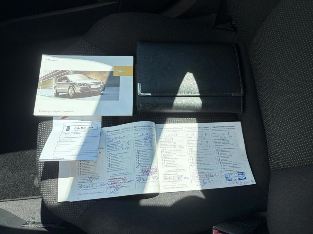 Opel Astra 1.4 essentia/1e eigenaar/airco/lichtmetaal/zwart metallic/