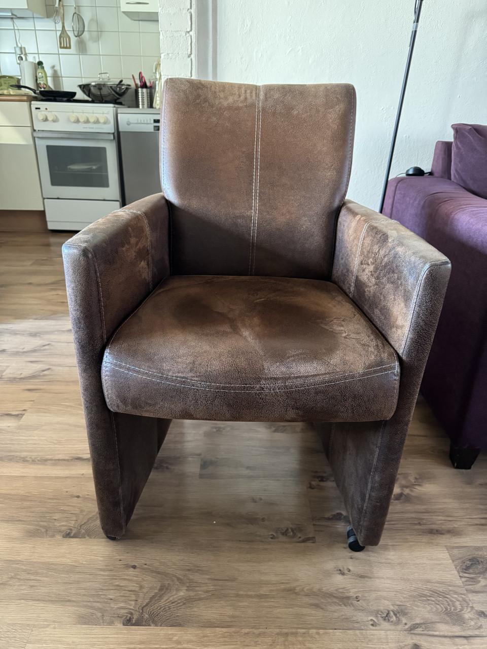 Eetkamertafel + Stoelen