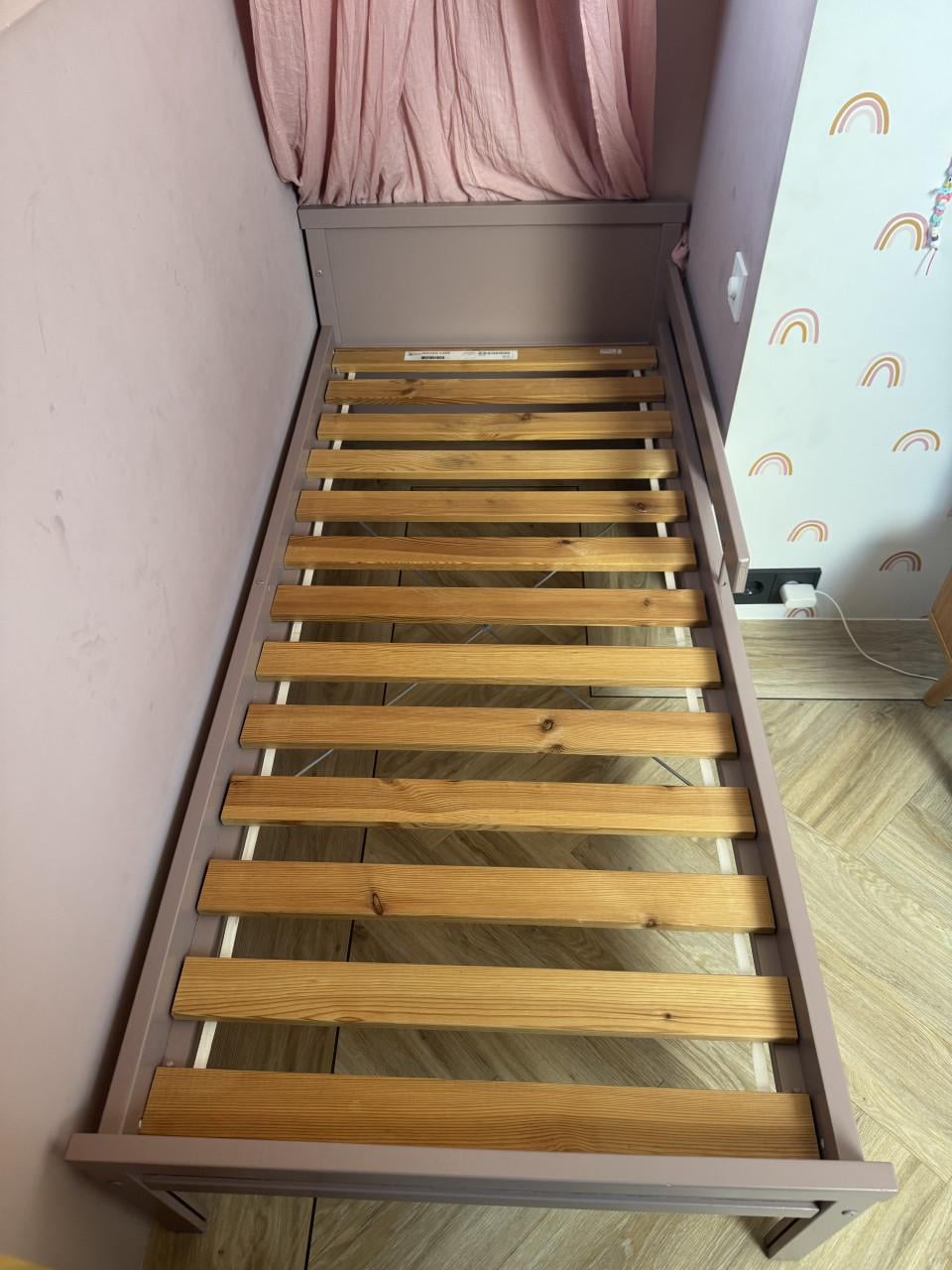 Gave meiden kast met evt bijpassend peuterbed